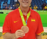 Medalla de bronce, medalla para nuestro querido antiguo alumno Ángel Sánchez Cañete, trabajo silencioso pero vital para que el equipo de baloncesto de la selección consiga los frutos. Todo un […]